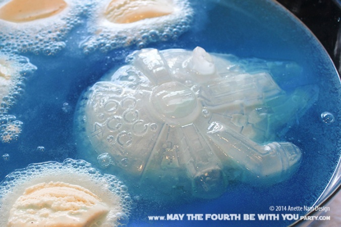 Star Wars Food: Cloud City Punch with Millennium Falcon Ice (from silicone mold) /// Check out our blog for lots of Star Wars Party food recipes and downloadable labels! Great for a Birthday Party or a May the Fourth be with you Party. /// #starwars #starwarsparty #maythefourthbewithyou #starwarsbirthday #starwarsfood #milleniumfalcon #punch #cloudcity #iceacreamfloat maythefourthbewithyoupartyblog.com