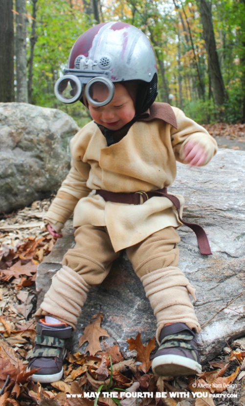 DIY Anakin at podrace Costume. Check out all our other Star Wars costumes on our blog! #anakin #starwars #starwarsparty #maythefourthbewithyou #starwarsbirthday #starwarscostume #halloweencostume #anakinskywalker #cosplay maythefourthbewithyoupartyblog.com