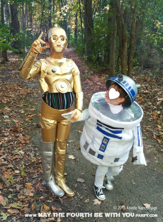 DIY C3PO and R2D2 costumes. Check out all our other Star Wars halloween costumes on our blog! #c3po #r2d2 #starwars #starwarsparty #maythefourthbewithyou #starwarsbirthday #starwarscostume #halloweencostume #cosplay maythefourthbewithyoupartyblog.com