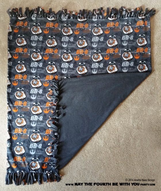 DIY Star Wars BB-8 No Sew Fleece Blanket with fringe/// We add new Star Wars crafts and fun projects on our blog every week! /// ‪#starwars‬‬‬‬‬ ‪#bb8‬‬‬‬‬ ‪#fleece #blanket ‪#theforceawakens #sewing // maythefourthbewithyoupartyblog.com