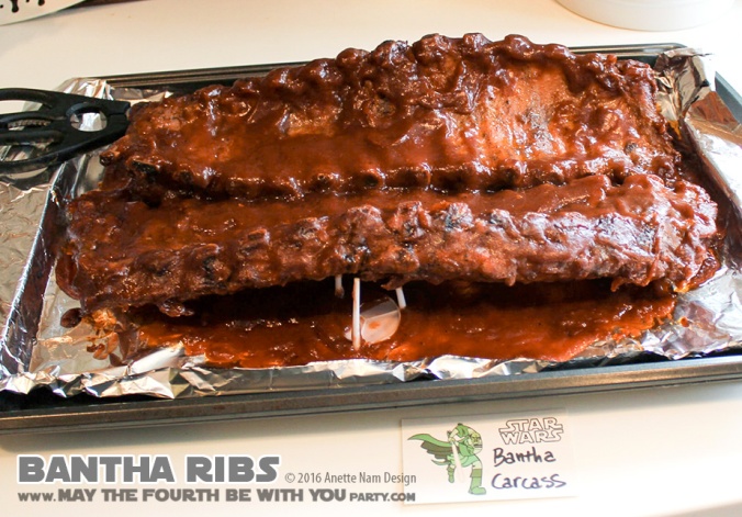 Star Wars Food: Bantha Ribs /// Check out our blog for lots of Star Wars Party food recipes and downloadable labels! Great ideas for a Birthday Party or a May the Fourth be with you Party. /// #starwars #starwarsparty #theforceawakens #maythefourthbewithyou #starwarsbirthday #starwarsfood #bantha #foodart #ribs // maythefourthbewithyoupartyblog.com